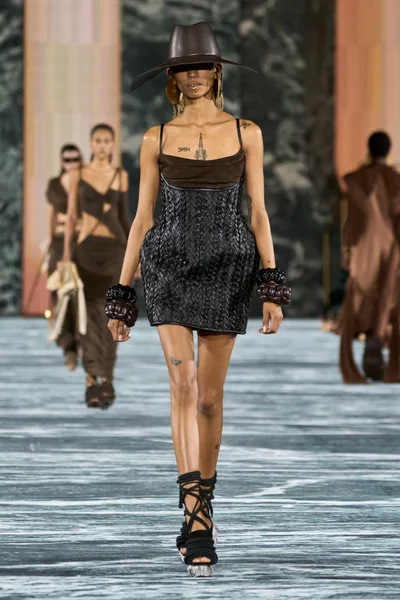 Look 75